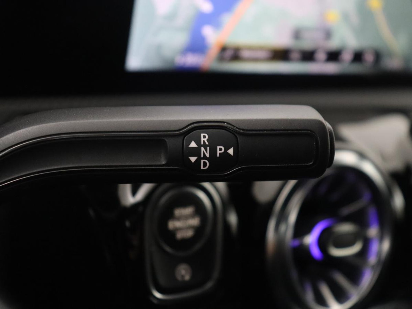 Mercedes-Benz A-Klasse 180 Business Solution AMG | Apple Carplay | LED | Navigatie | Stoelverwarming |