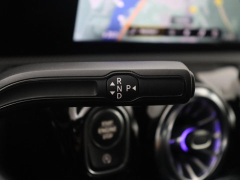Mercedes-Benz A-Klasse 180 Business Solution AMG | Apple Carplay | LED | Navigatie | Stoelverwarming |