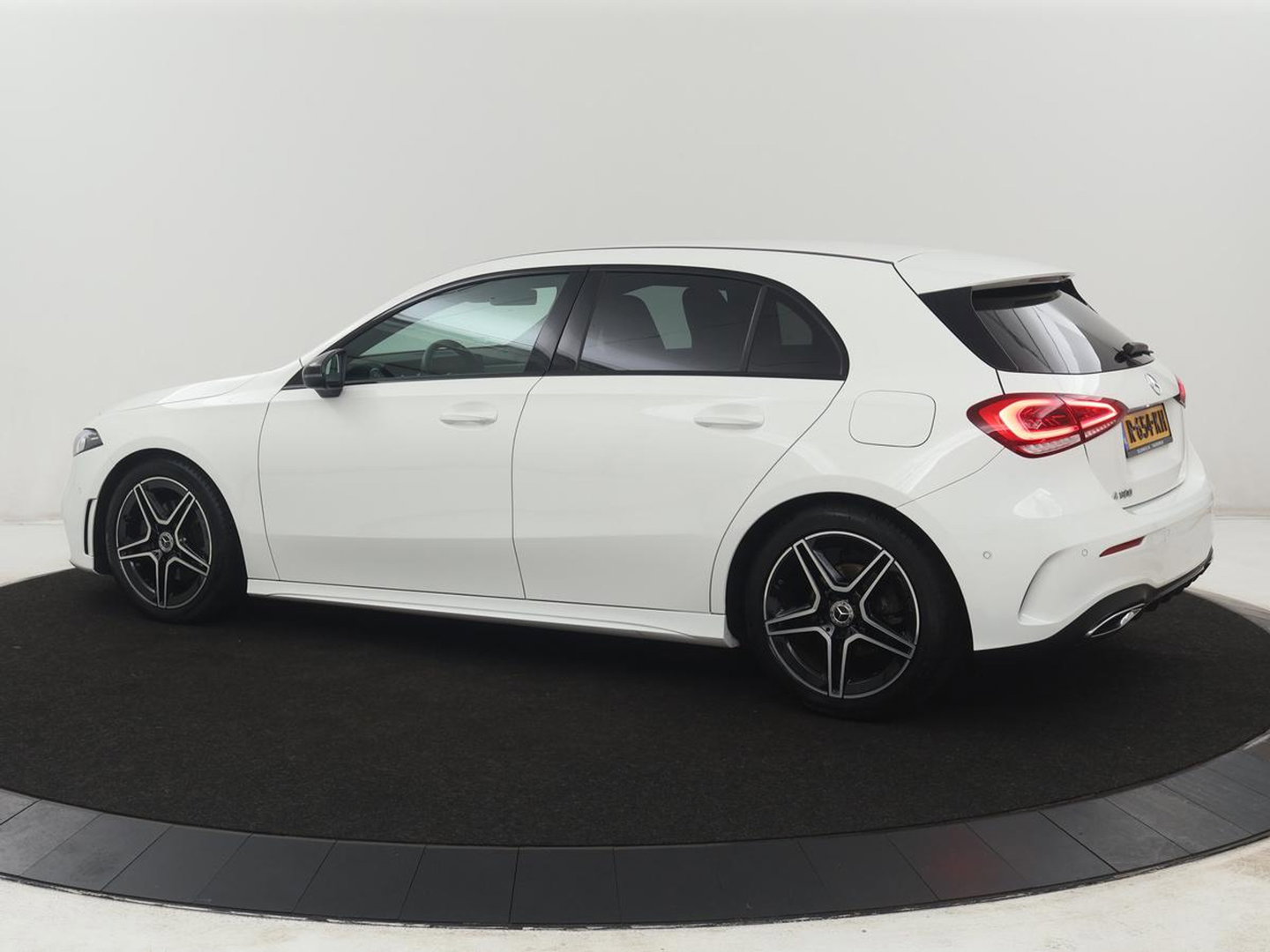 Mercedes-Benz A-Klasse 180 Business Solution AMG | Apple Carplay | LED | Navigatie | Stoelverwarming |