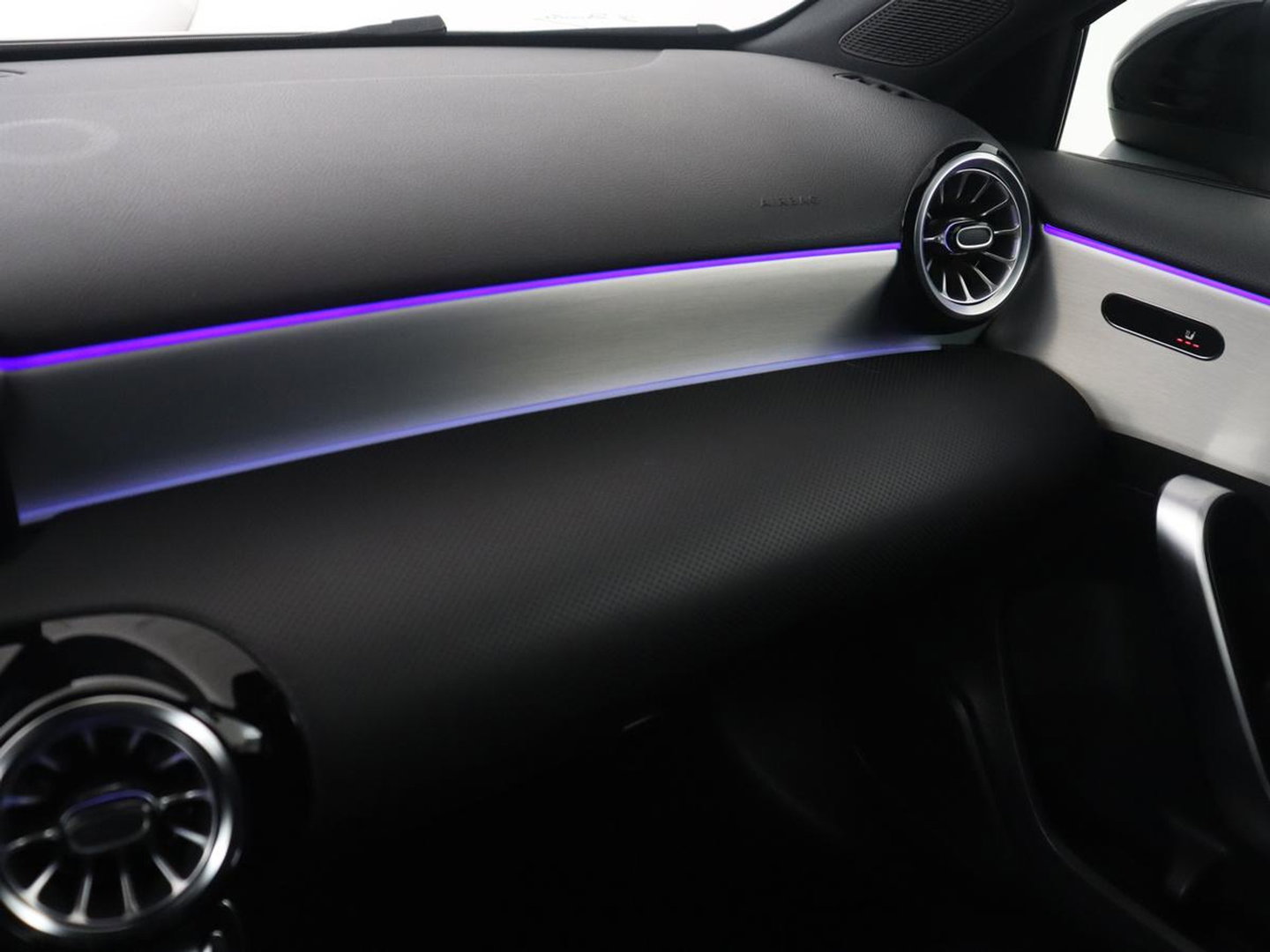Mercedes-Benz A-Klasse 180 Business Solution AMG | Apple Carplay | LED | Navigatie | Stoelverwarming |