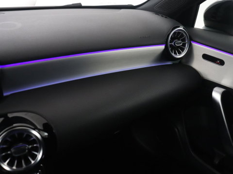 Mercedes-Benz A-Klasse 180 Business Solution AMG | Apple Carplay | LED | Navigatie | Stoelverwarming |