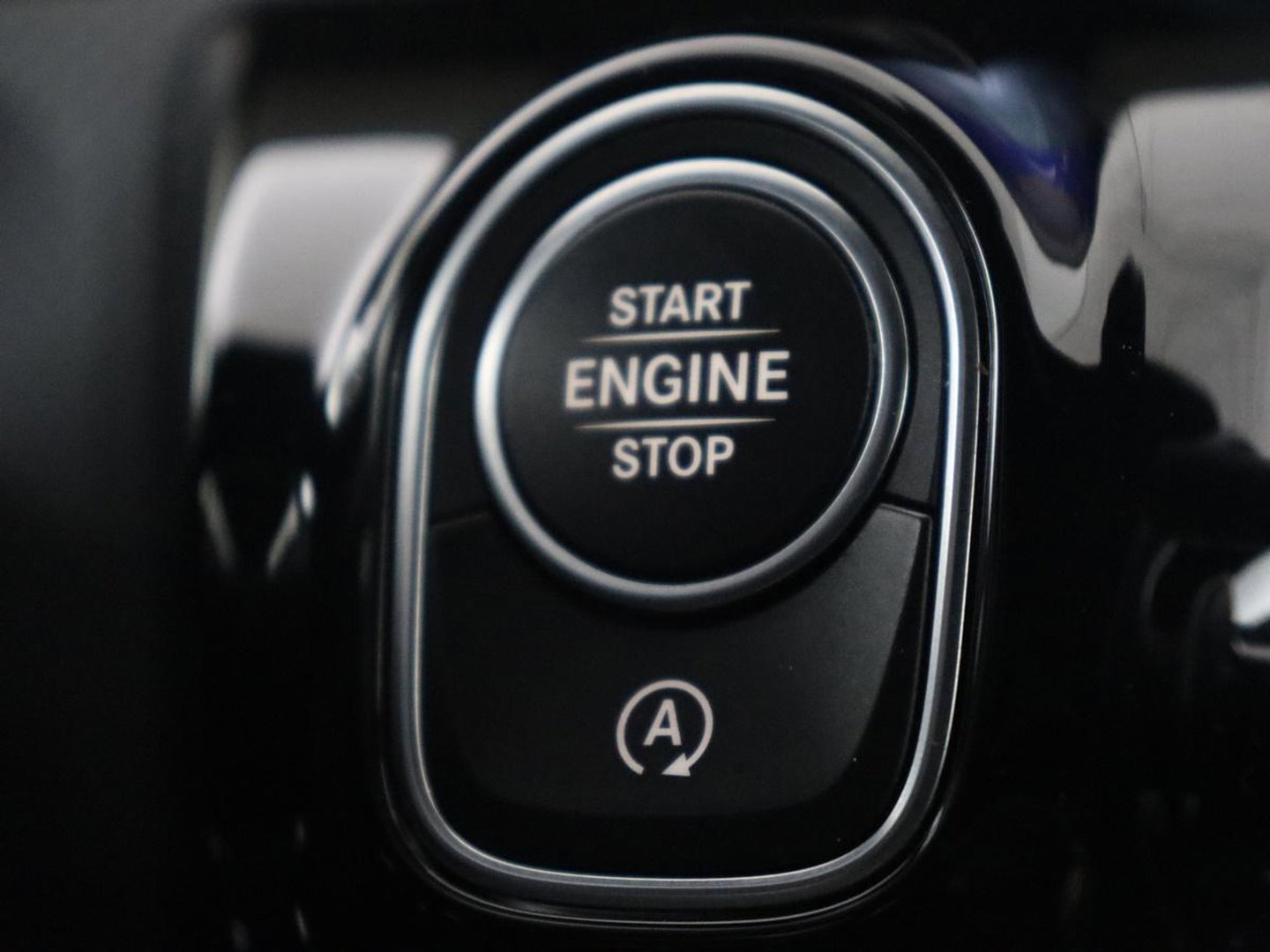 Mercedes-Benz A-Klasse 180 Business Solution AMG | Apple Carplay | LED | Navigatie | Stoelverwarming |