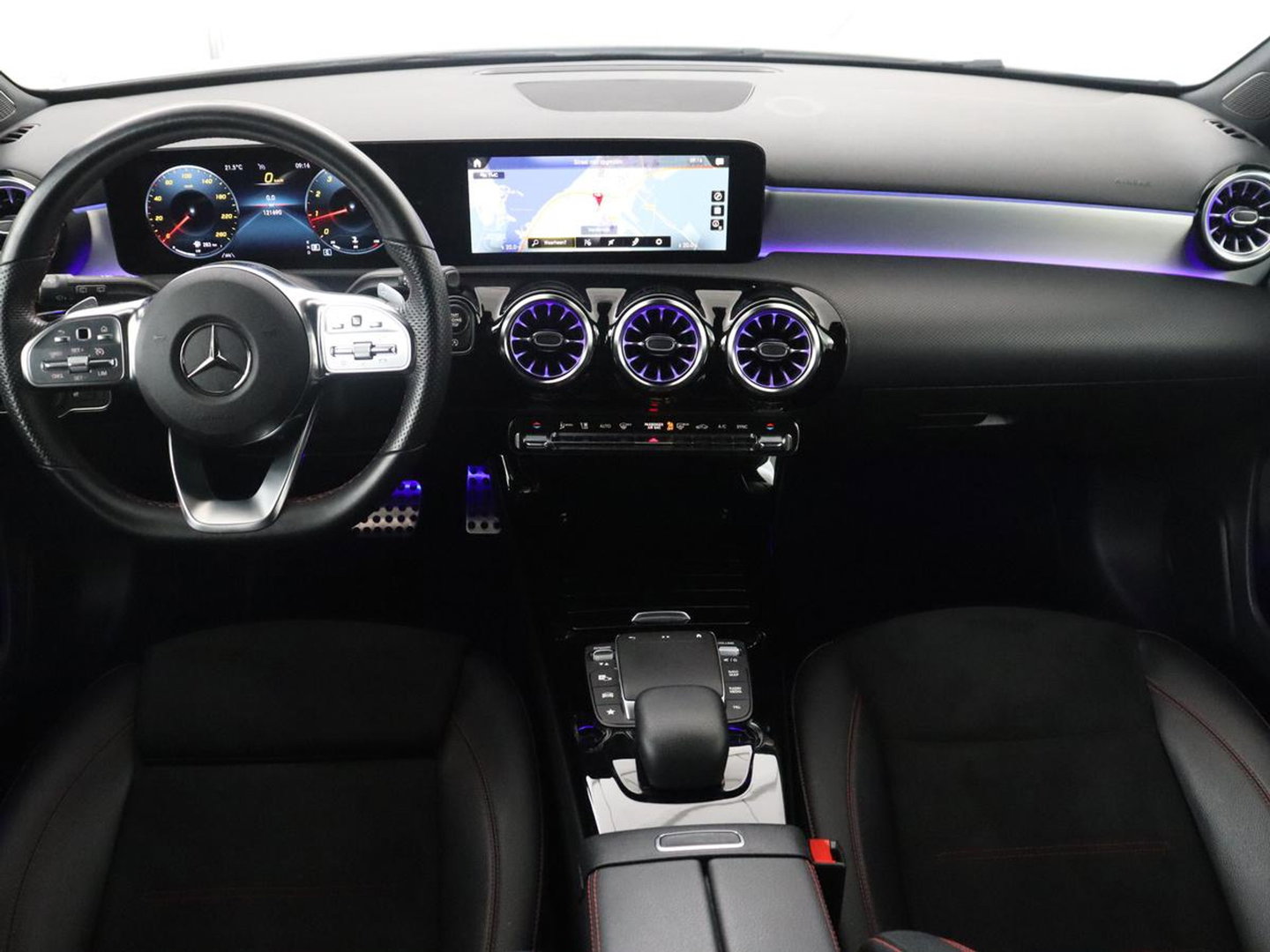 Mercedes-Benz A-Klasse 180 Business Solution AMG | Apple Carplay | LED | Navigatie | Stoelverwarming |