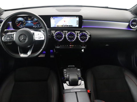 Mercedes-Benz A-Klasse 180 Business Solution AMG | Apple Carplay | LED | Navigatie | Stoelverwarming |