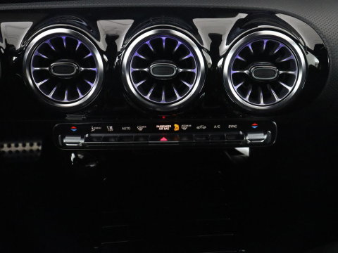 Mercedes-Benz A-Klasse 180 Business Solution AMG | Apple Carplay | LED | Navigatie | Stoelverwarming |
