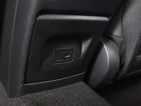 Mercedes-Benz A-Klasse 180 Business Solution AMG | Apple Carplay | LED | Navigatie | Stoelverwarming |