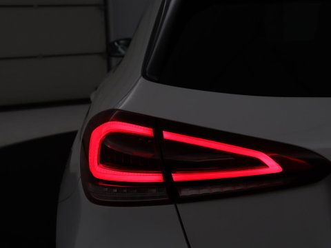 Mercedes-Benz A-Klasse 180 Business Solution AMG | Apple Carplay | LED | Navigatie | Stoelverwarming |