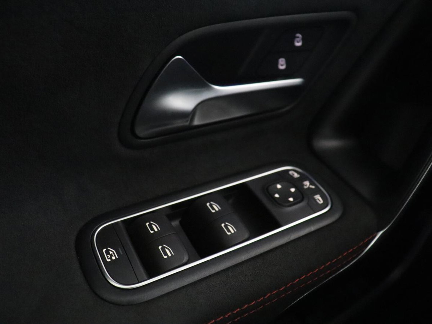 Mercedes-Benz A-Klasse 180 Business Solution AMG | Apple Carplay | LED | Navigatie | Stoelverwarming |