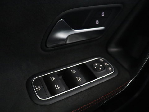 Mercedes-Benz A-Klasse 180 Business Solution AMG | Apple Carplay | LED | Navigatie | Stoelverwarming |