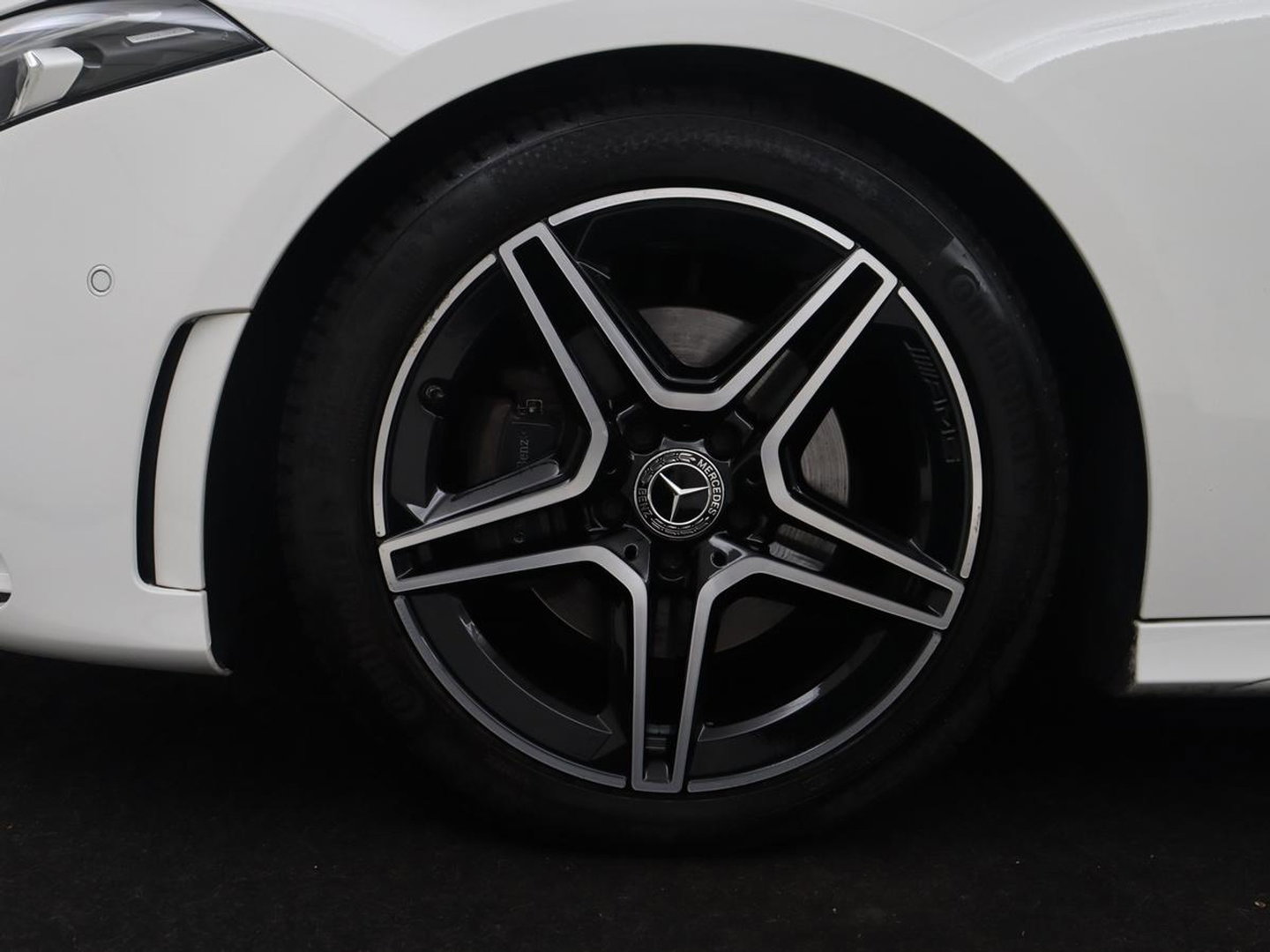 Mercedes-Benz A-Klasse 180 Business Solution AMG | Apple Carplay | LED | Navigatie | Stoelverwarming |