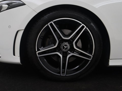 Mercedes-Benz A-Klasse 180 Business Solution AMG | Apple Carplay | LED | Navigatie | Stoelverwarming |