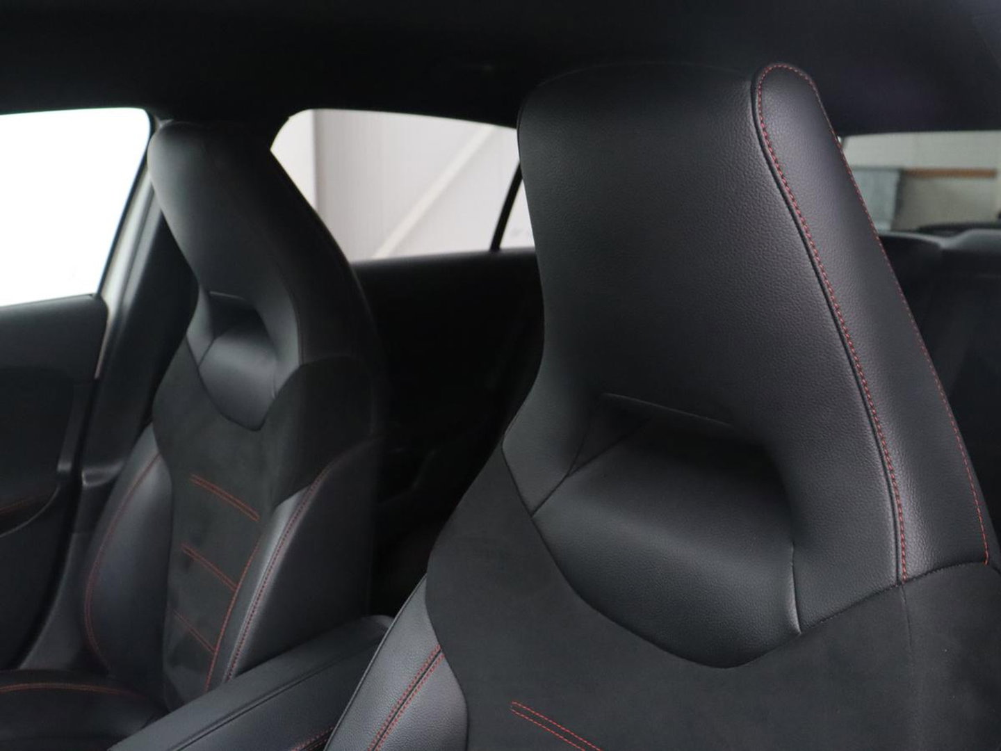 Mercedes-Benz A-Klasse 180 Business Solution AMG | Apple Carplay | LED | Navigatie | Stoelverwarming |