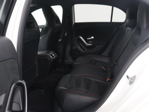 Mercedes-Benz A-Klasse 180 Business Solution AMG | Apple Carplay | LED | Navigatie | Stoelverwarming |