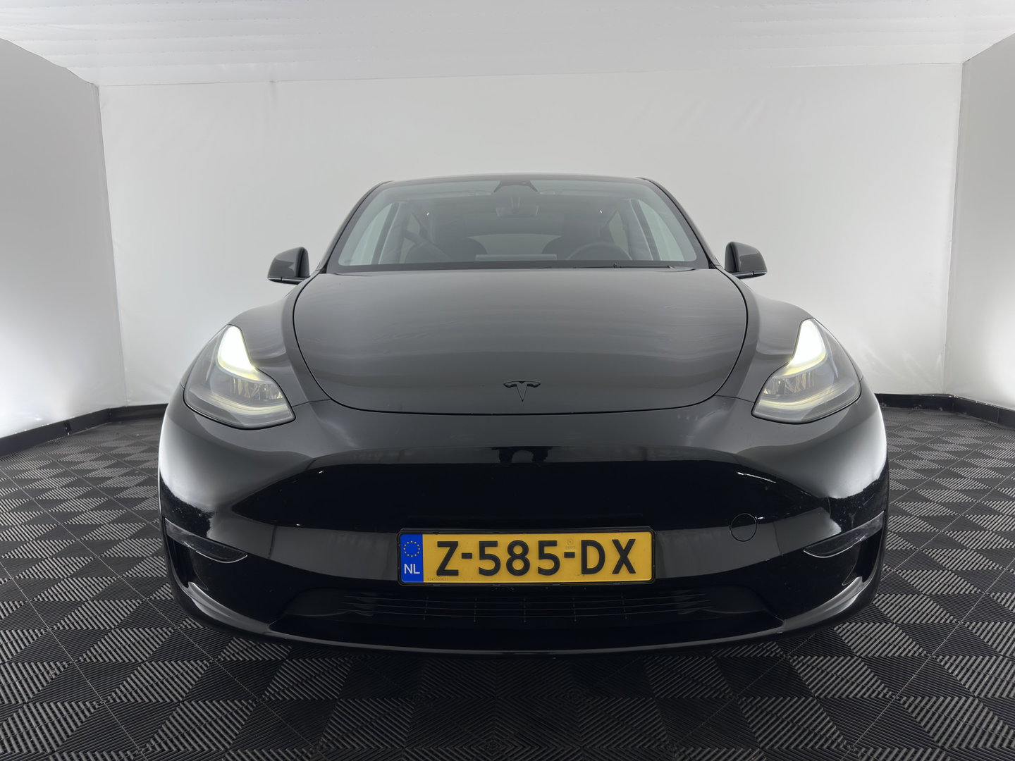 Tesla Model Y Long Range AWD 75 kWh (3-Fase-11kW) {SoH-87%} (INCL-BTW) Aut. *PANO | AUTO-PILOT | LEATHER | NAVI-FULLMAP | MATRIX-LED | KEYLESS | CAMERA | DAB+ | HEATED-COMFORTSEATS | PRIVACYGLASS | TOPVIEW | 20''ALU*