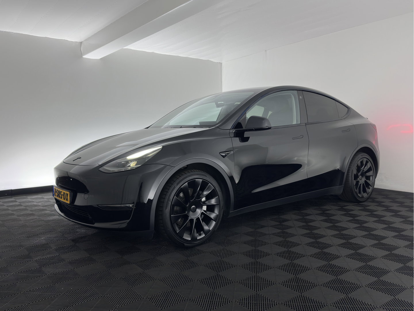 Tesla Model Y Long Range AWD 75 kWh (3-Fase-11kW) {SoH-87%} (INCL-BTW) Aut. *PANO | AUTO-PILOT | LEATHER | NAVI-FULLMAP | MATRIX-LED | KEYLESS | CAMERA | DAB+ | HEATED-COMFORTSEATS | PRIVACYGLASS | TOPVIEW | 20''ALU*