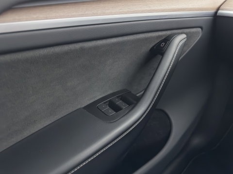 Tesla Model Y Long Range AWD 75 kWh (3-Fase-11kW) {SoH-87%} (INCL-BTW) Aut. *PANO | AUTO-PILOT | LEATHER | NAVI-FULLMAP | MATRIX-LED | KEYLESS | CAMERA | DAB+ | HEATED-COMFORTSEATS | PRIVACYGLASS | TOPVIEW | 20''ALU*