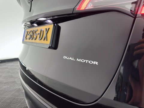 Tesla Model Y Long Range AWD 75 kWh (3-Fase-11kW) {SoH-87%} (INCL-BTW) Aut. *PANO | AUTO-PILOT | LEATHER | NAVI-FULLMAP | MATRIX-LED | KEYLESS | CAMERA | DAB+ | HEATED-COMFORTSEATS | PRIVACYGLASS | TOPVIEW | 20''ALU*