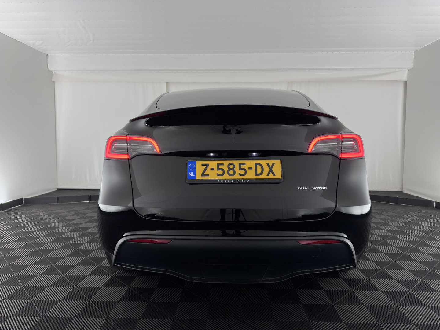 Tesla Model Y Long Range AWD 75 kWh (3-Fase-11kW) {SoH-87%} (INCL-BTW) Aut. *PANO | AUTO-PILOT | LEATHER | NAVI-FULLMAP | MATRIX-LED | KEYLESS | CAMERA | DAB+ | HEATED-COMFORTSEATS | PRIVACYGLASS | TOPVIEW | 20''ALU*