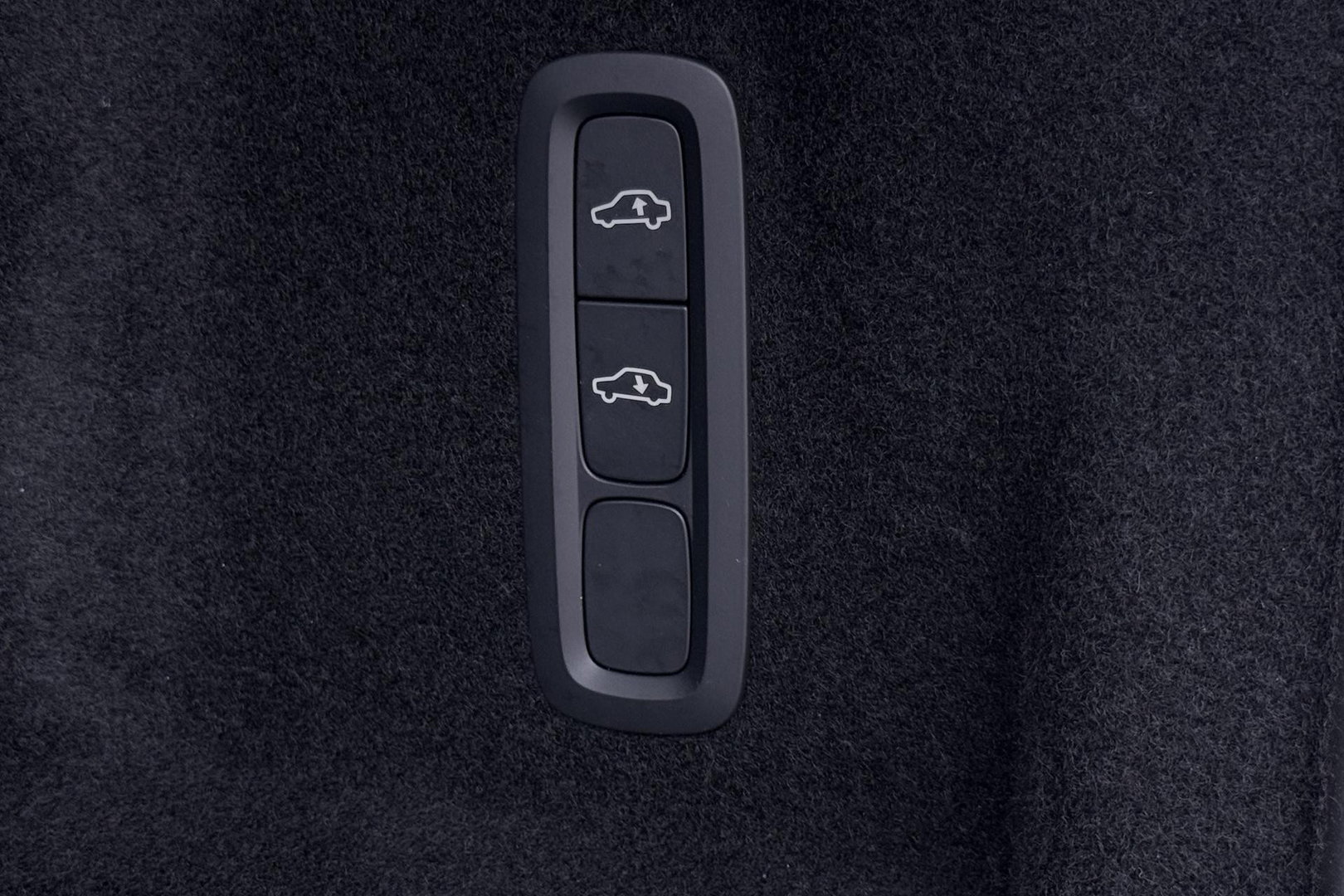 Volvo XC60 T8 Ultra Dark | Luchtvering | Harman/Kardon | Panoramadak | 360° Camera | Head-Up | Stoel+Stuurverwarming | ACC