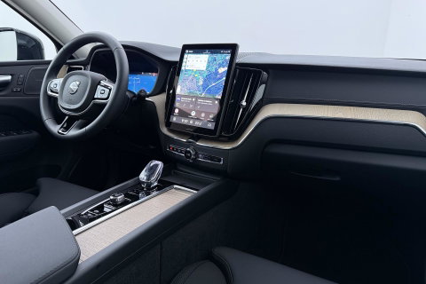 Volvo XC60 T8 Ultra Dark | Luchtvering | Harman/Kardon | Panoramadak | 360° Camera | Head-Up | Stoel+Stuurverwarming | ACC