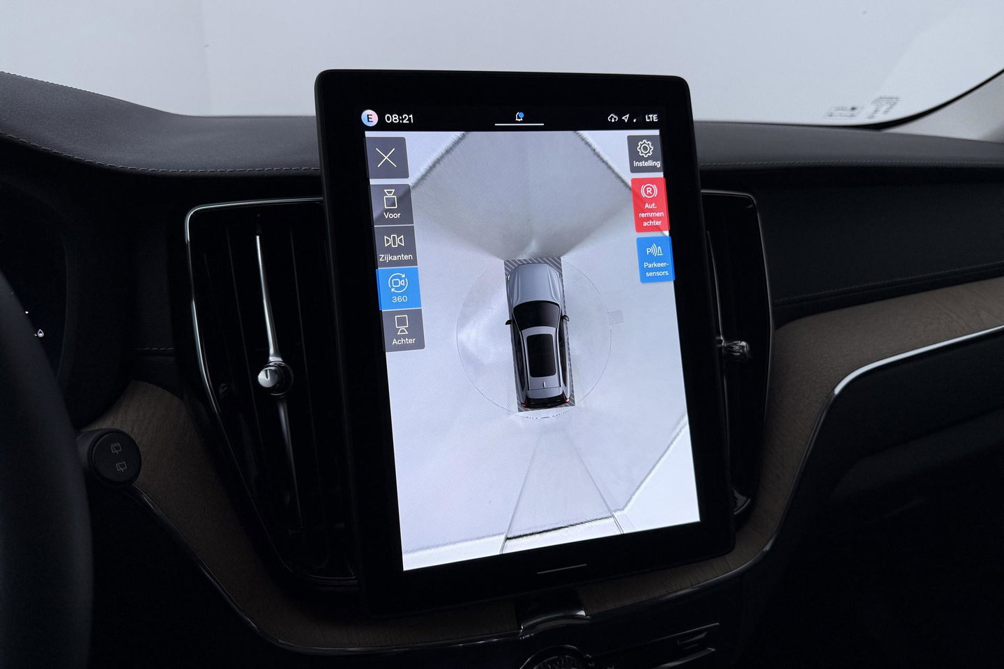 Volvo XC60 T8 Ultra Dark | Luchtvering | Harman/Kardon | Panoramadak | 360° Camera | Head-Up | Stoel+Stuurverwarming | ACC