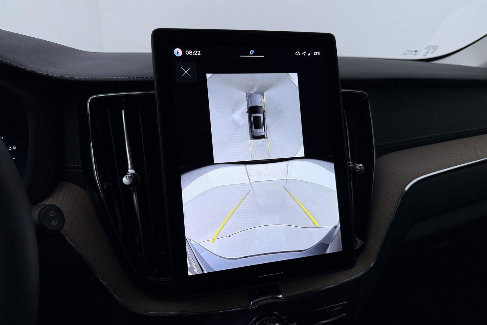 Volvo XC60 T8 Ultra Dark | Luchtvering | Harman/Kardon | Panoramadak | 360° Camera | Head-Up | Stoel+Stuurverwarming | ACC