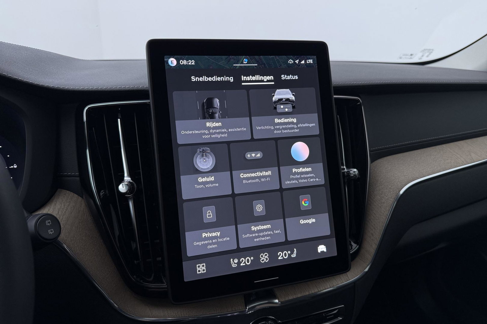 Volvo XC60 T8 Ultra Dark | Luchtvering | Harman/Kardon | Panoramadak | 360° Camera | Head-Up | Stoel+Stuurverwarming | ACC