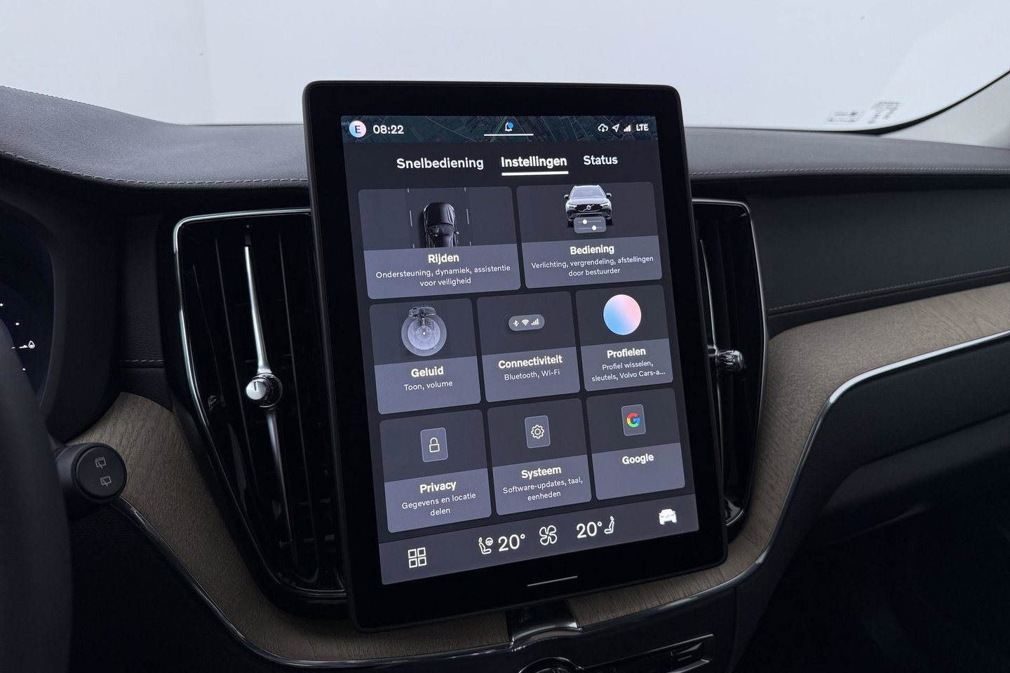 Volvo XC60 T8 Ultra Dark | Luchtvering | Harman/Kardon | Panoramadak | 360° Camera | Head-Up | Stoel+Stuurverwarming | ACC