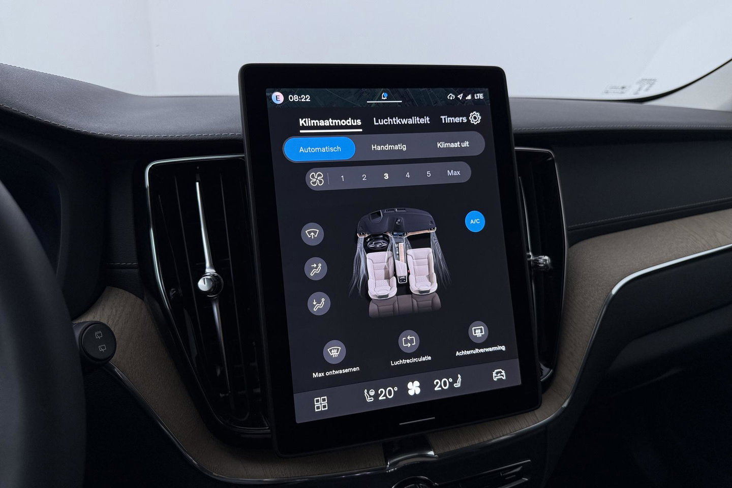 Volvo XC60 T8 Ultra Dark | Luchtvering | Harman/Kardon | Panoramadak | 360° Camera | Head-Up | Stoel+Stuurverwarming | ACC