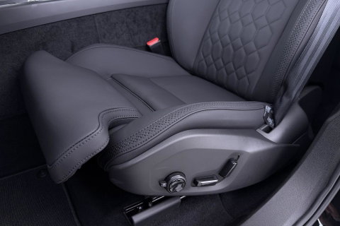 Volvo XC60 T8 Ultra Dark | Luchtvering | Harman/Kardon | Panoramadak | 360° Camera | Head-Up | Stoel+Stuurverwarming | ACC