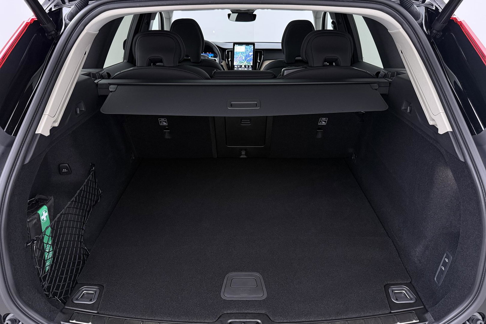 Volvo XC60 T8 Ultra Dark | Luchtvering | Harman/Kardon | Panoramadak | 360° Camera | Head-Up | Stoel+Stuurverwarming | ACC