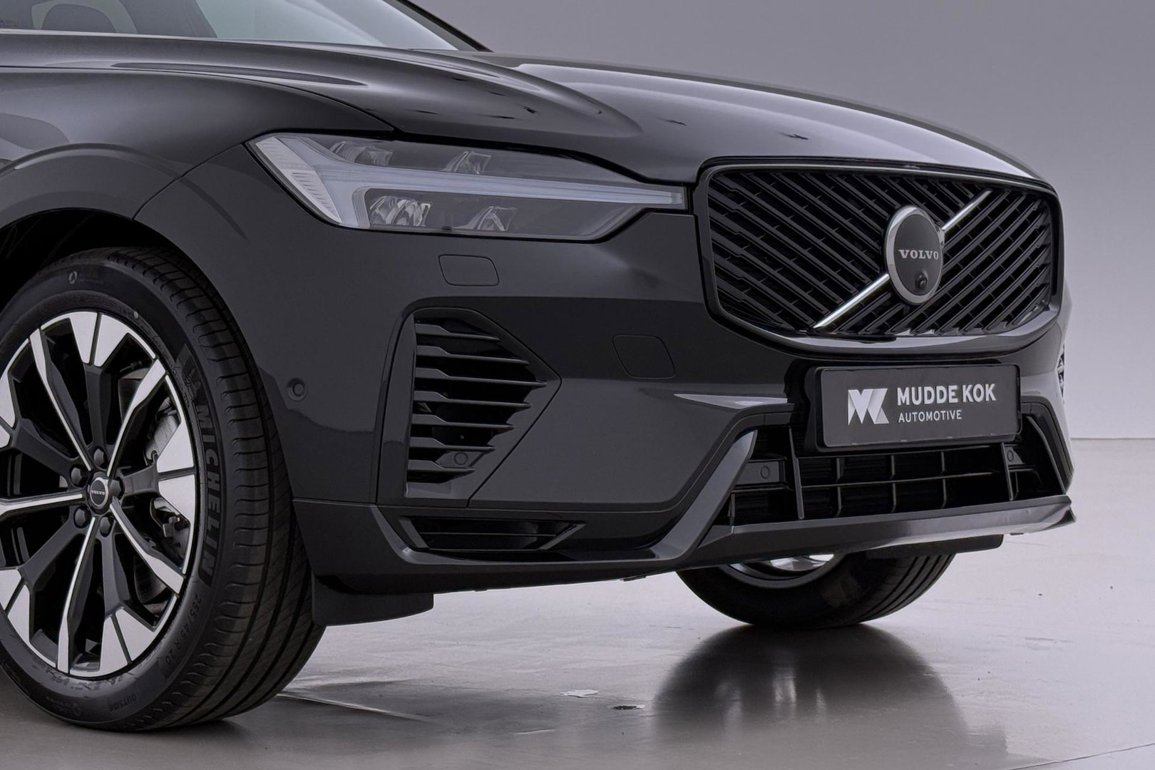 Volvo XC60 T8 Ultra Dark | Luchtvering | Harman/Kardon | Panoramadak | 360° Camera | Head-Up | Stoel+Stuurverwarming | ACC
