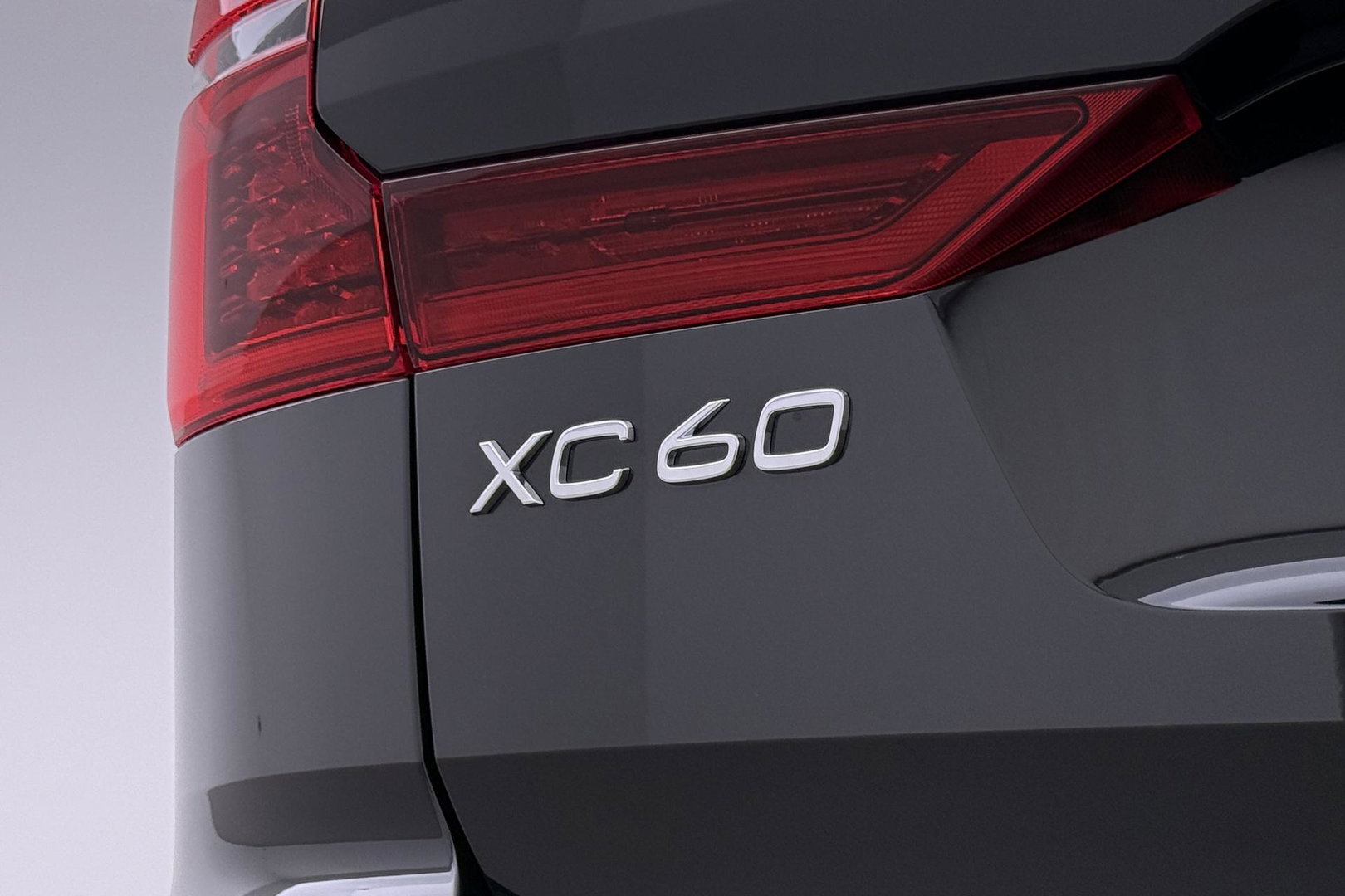 Volvo XC60 T8 Ultra Dark | Luchtvering | Harman/Kardon | Panoramadak | 360° Camera | Head-Up | Stoel+Stuurverwarming | ACC