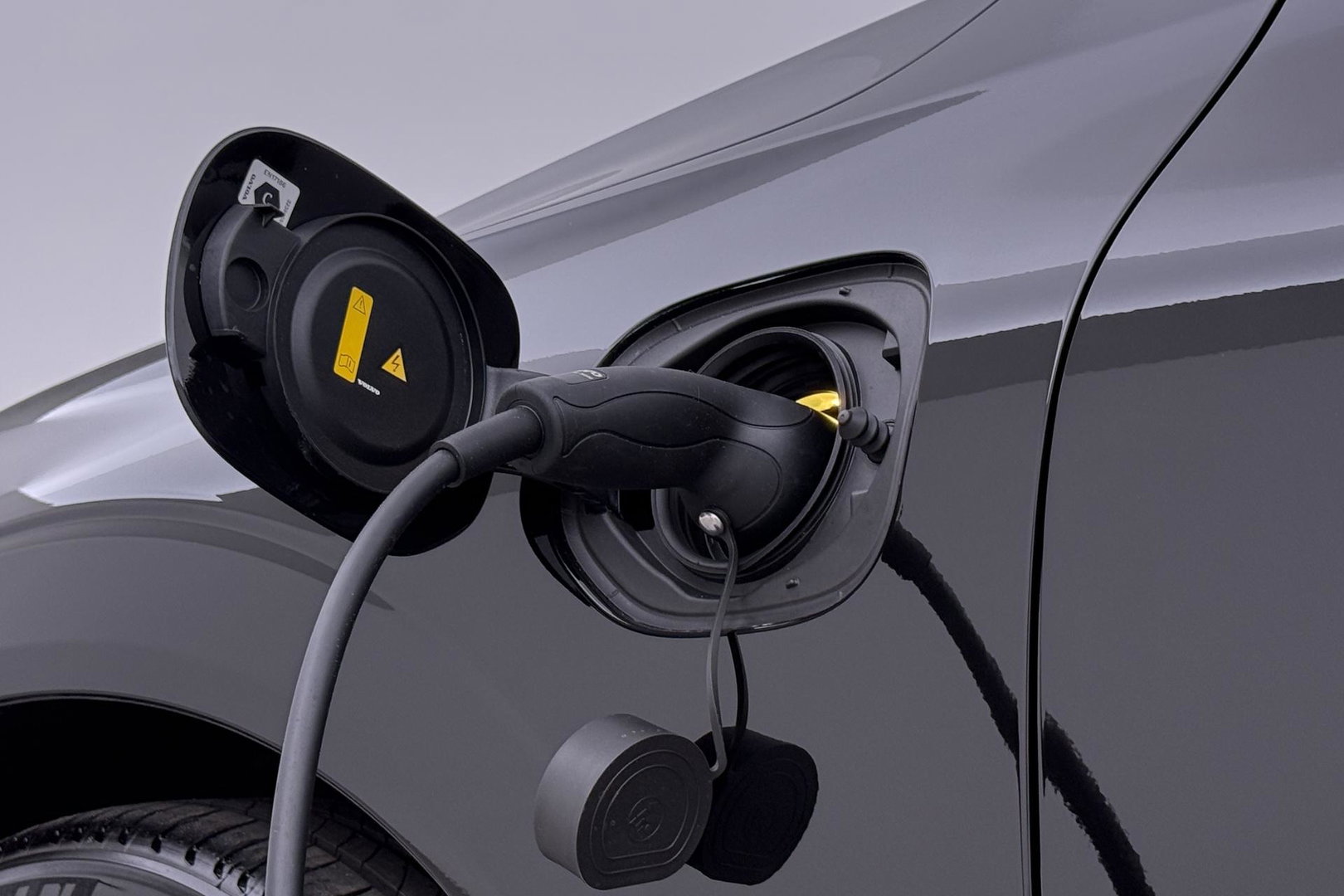 Volvo XC60 T8 Ultra Dark | Luchtvering | Harman/Kardon | Panoramadak | 360° Camera | Head-Up | Stoel+Stuurverwarming | ACC