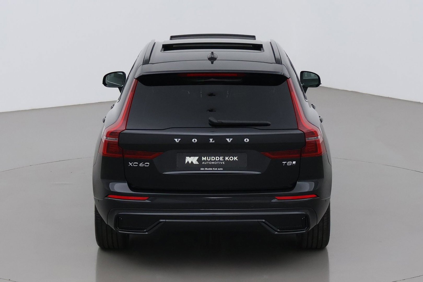 Volvo XC60 T8 Ultra Dark | Luchtvering | Harman/Kardon | Panoramadak | 360° Camera | Head-Up | Stoel+Stuurverwarming | ACC
