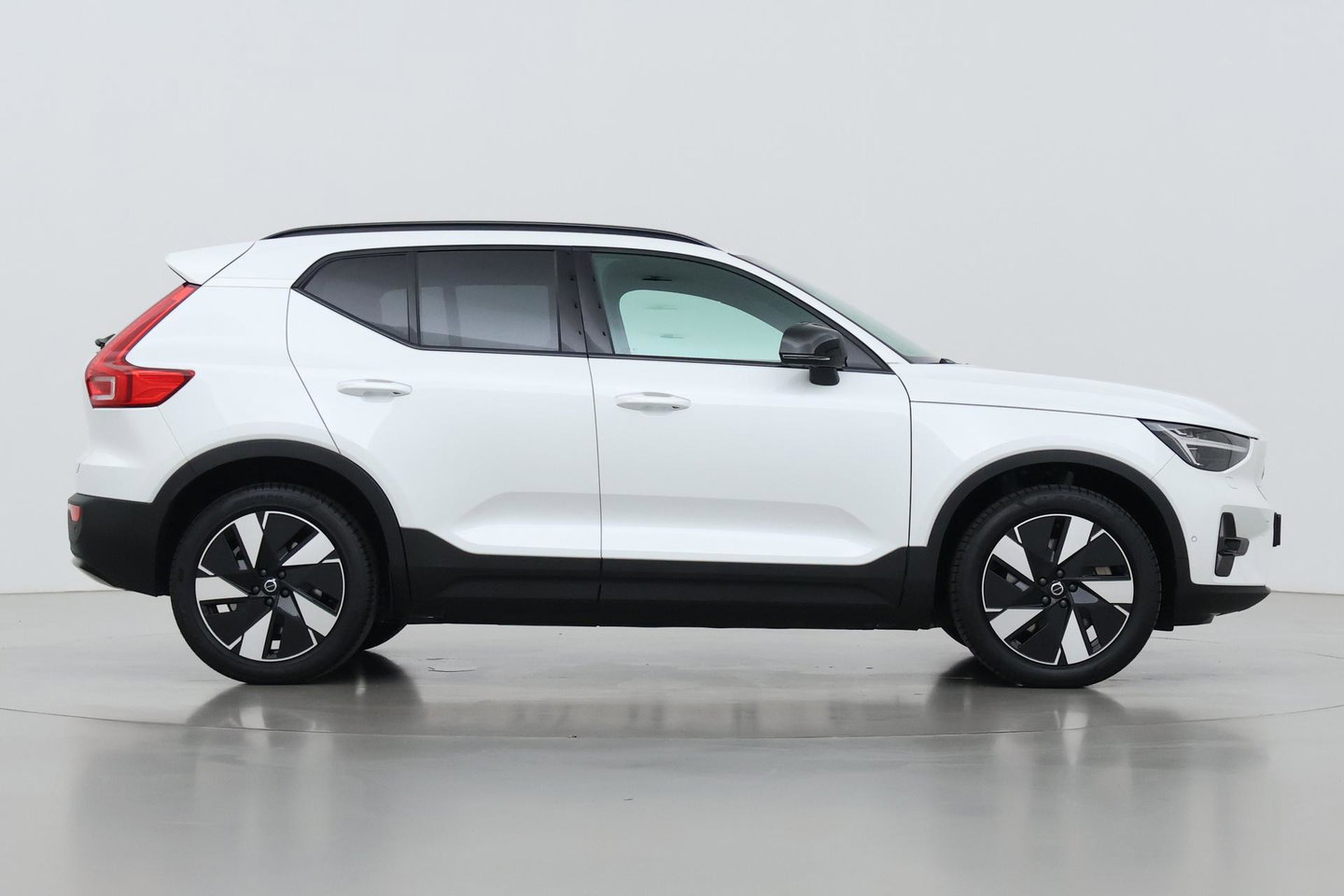 Volvo EX40 Single Motor Extended Range Plus 82 kWh | Harman/Kardon | 360° Camera | BLIS | Stoel+Stuurverwarming | ACC