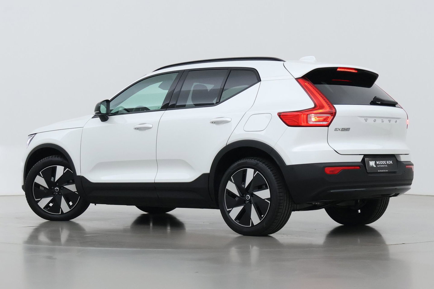 Volvo EX40 Single Motor Extended Range Plus 82 kWh | Harman/Kardon | 360° Camera | BLIS | Stoel+Stuurverwarming | ACC