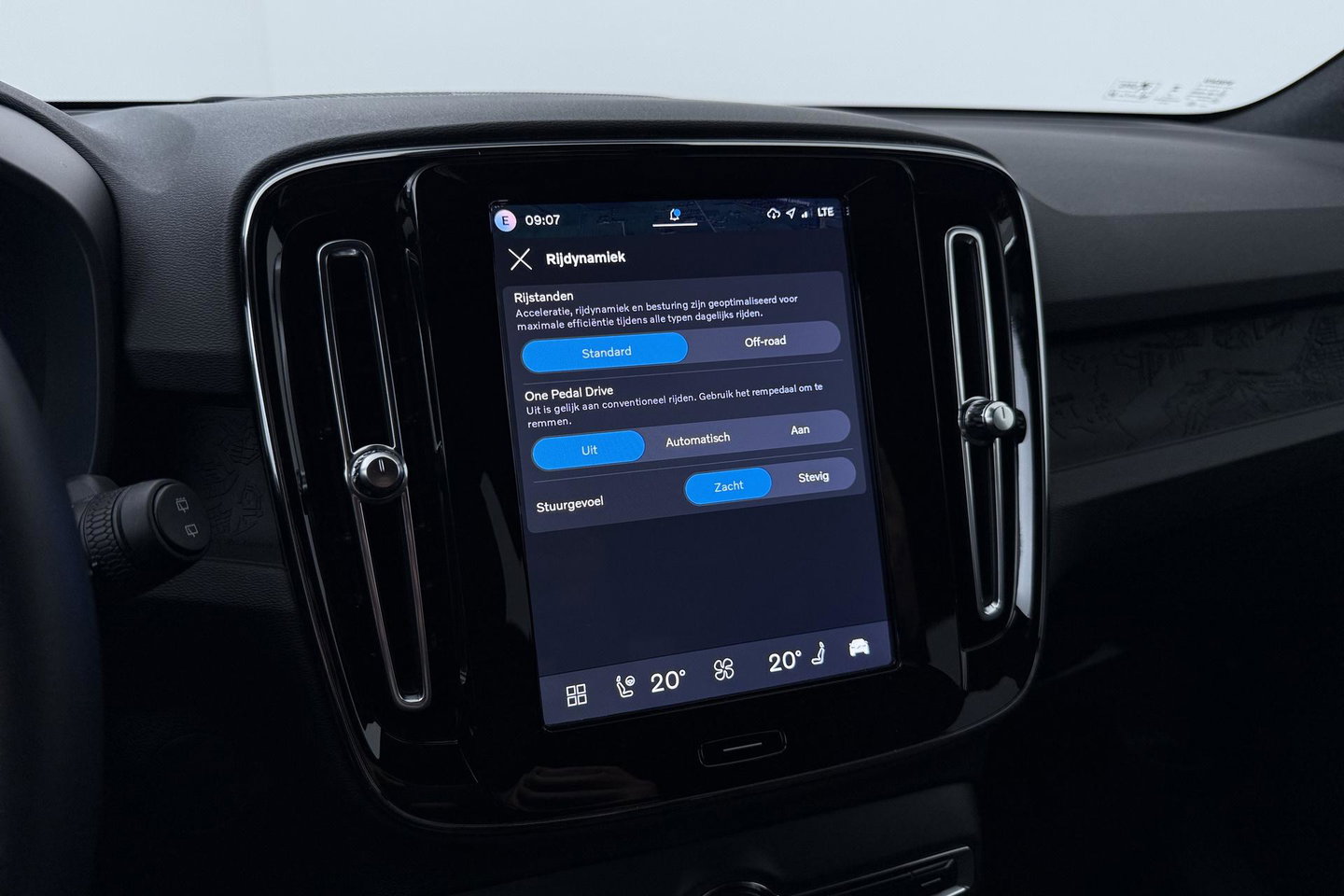 Volvo EX40 Single Motor Extended Range Plus 82 kWh | Harman/Kardon | 360° Camera | BLIS | Stoel+Stuurverwarming | ACC