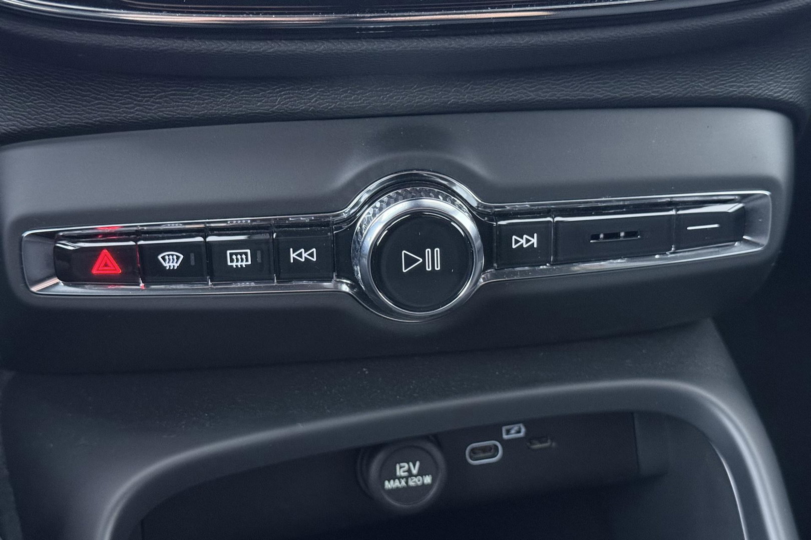 Volvo EX40 Single Motor Extended Range Plus 82 kWh | Harman/Kardon | 360° Camera | BLIS | Stoel+Stuurverwarming | ACC