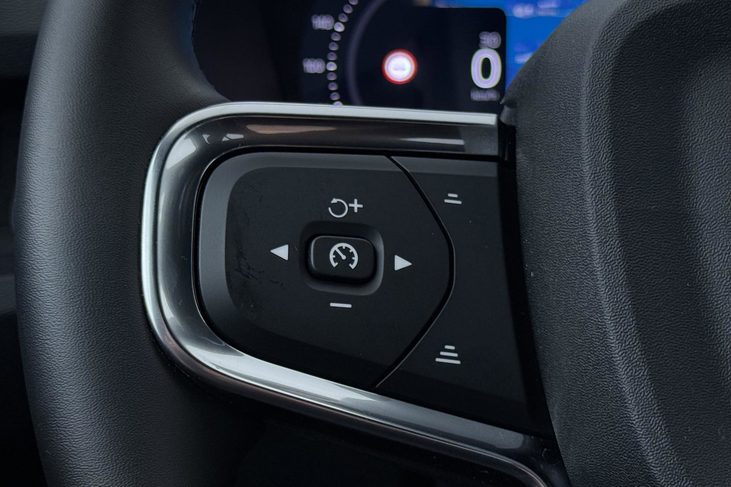 Volvo EX40 Single Motor Extended Range Plus 82 kWh | Harman/Kardon | 360° Camera | BLIS | Stoel+Stuurverwarming | ACC