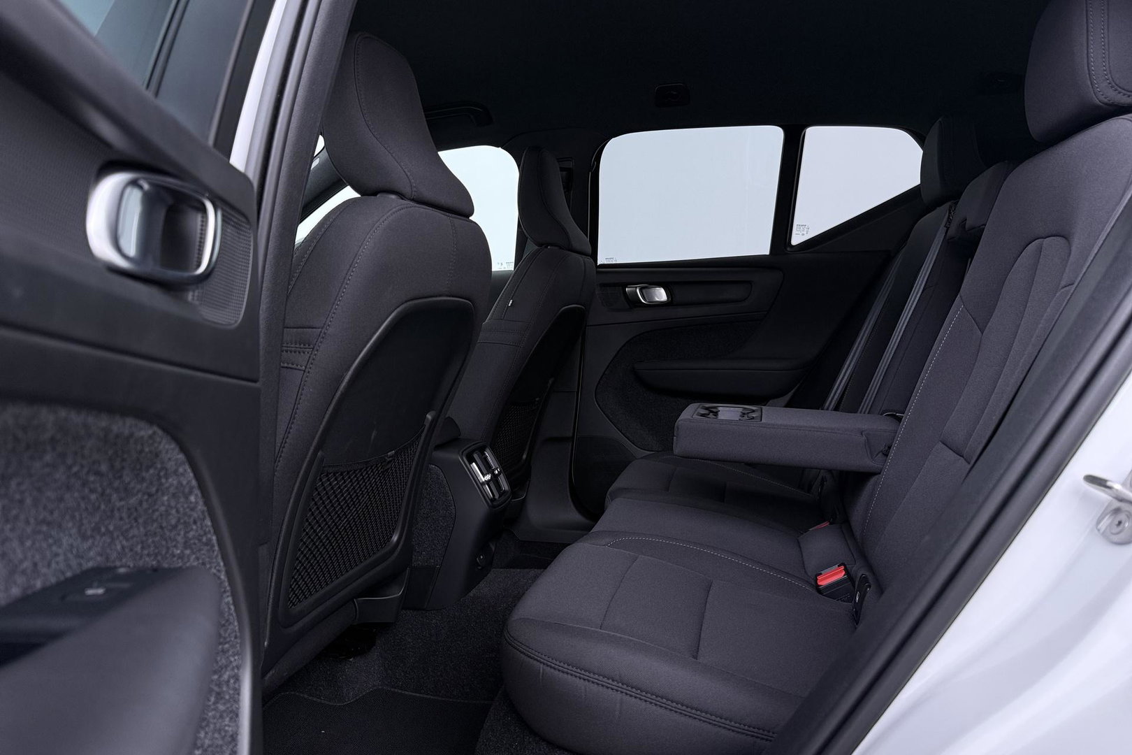 Volvo EX40 Single Motor Extended Range Plus 82 kWh | Harman/Kardon | 360° Camera | BLIS | Stoel+Stuurverwarming | ACC