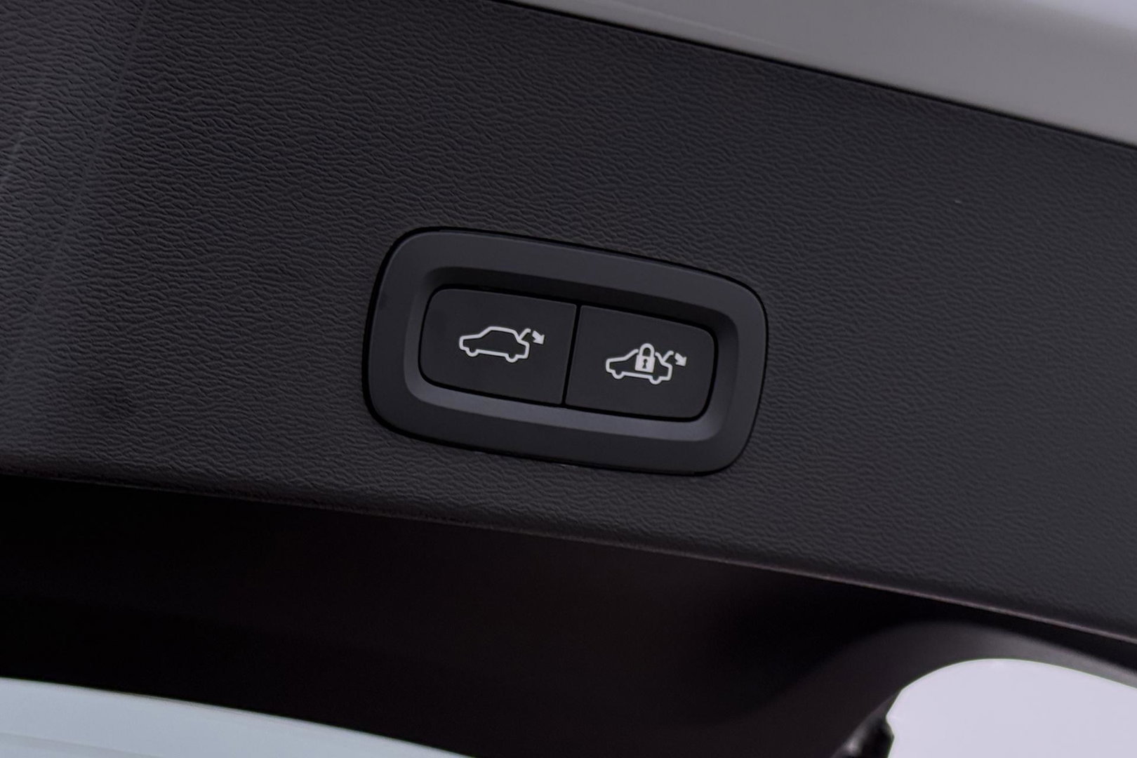 Volvo EX40 Single Motor Extended Range Plus 82 kWh | Harman/Kardon | 360° Camera | BLIS | Stoel+Stuurverwarming | ACC
