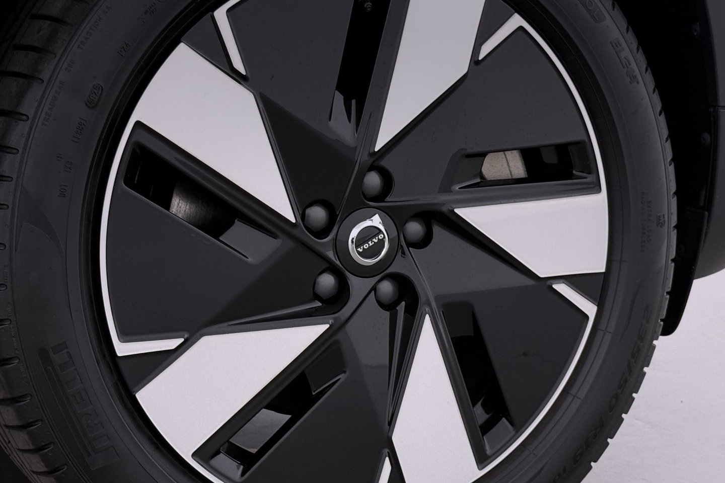 Volvo EX40 Single Motor Extended Range Plus 82 kWh | Harman/Kardon | 360° Camera | BLIS | Stoel+Stuurverwarming | ACC