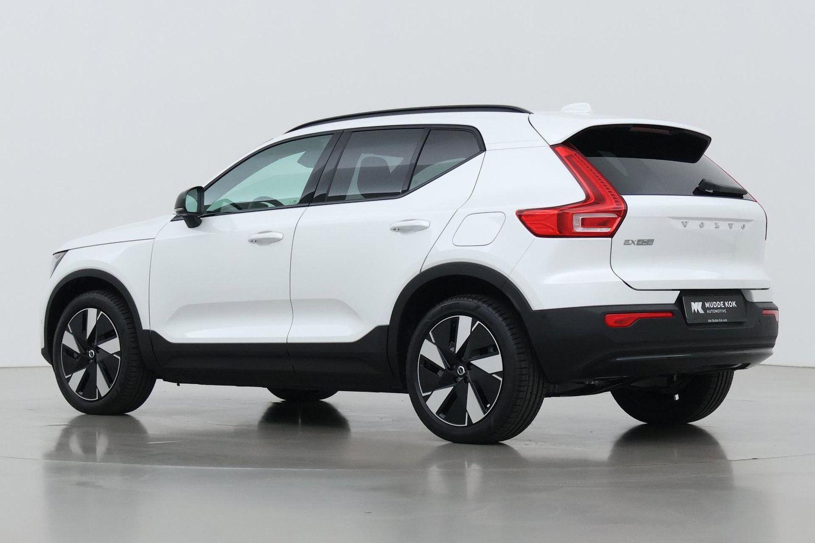 Volvo EX40 Single Motor Extended Range Plus 82 kWh | Harman/Kardon | 360° Camera | BLIS | Stoel+Stuurverwarming | ACC