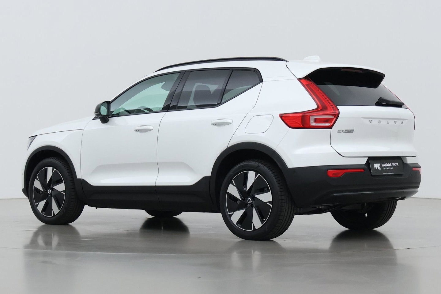 Volvo EX40 Single Motor Extended Range Plus 82 kWh | Harman/Kardon | 360° Camera | BLIS | Stoel+Stuurverwarming | ACC