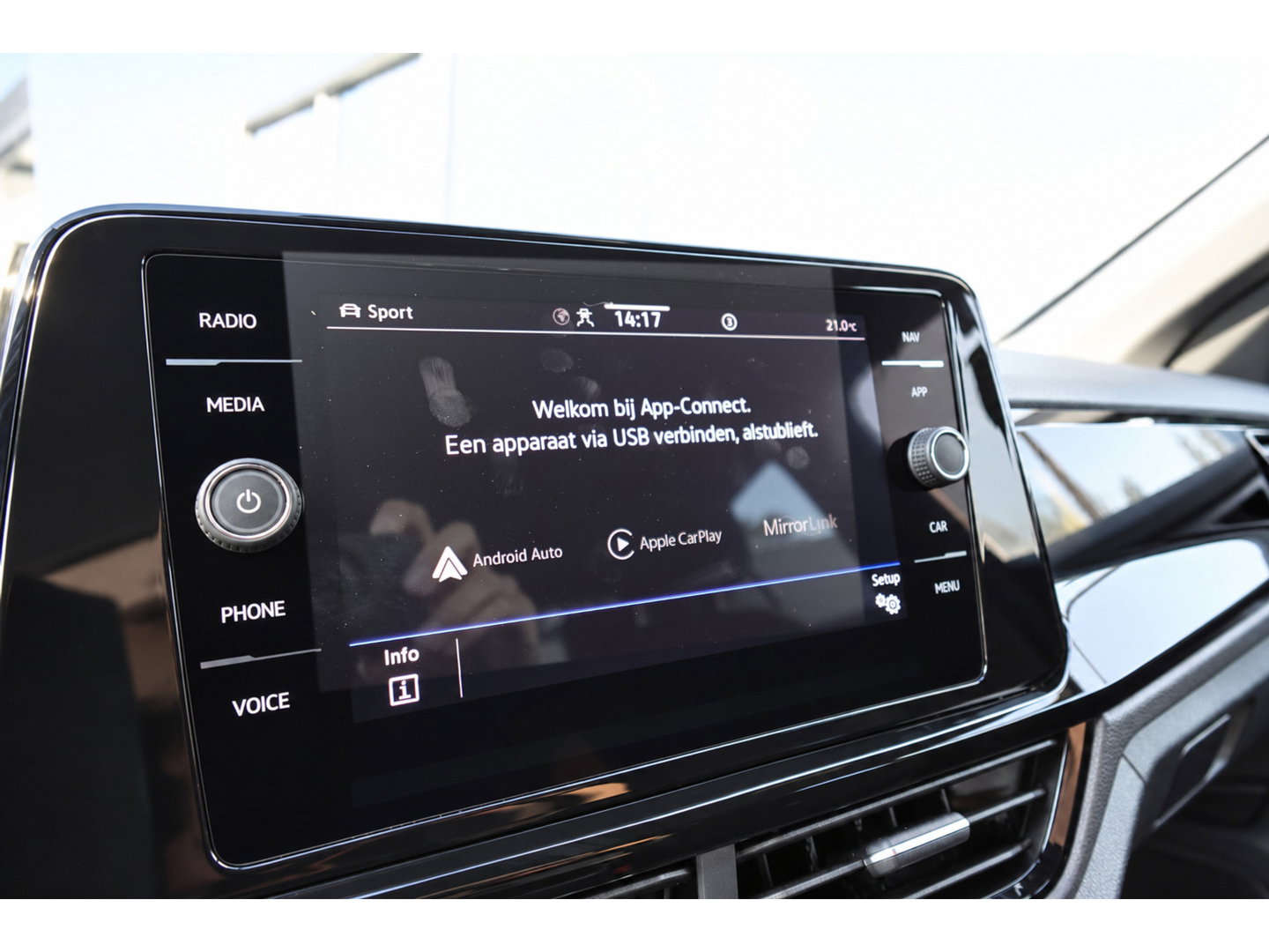 Volkswagen T-Roc 1.5 TSI R-Line PANO KEYLESS CAM