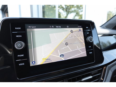 Volkswagen T-Roc 1.5 TSI R-Line PANO KEYLESS CAM