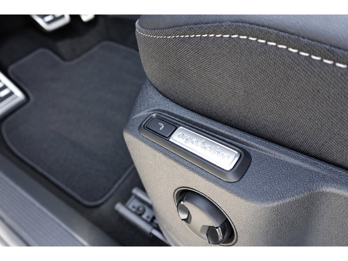 Volkswagen T-Roc 1.5 TSI R-Line PANO KEYLESS CAM