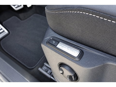 Volkswagen T-Roc 1.5 TSI R-Line PANO KEYLESS CAM