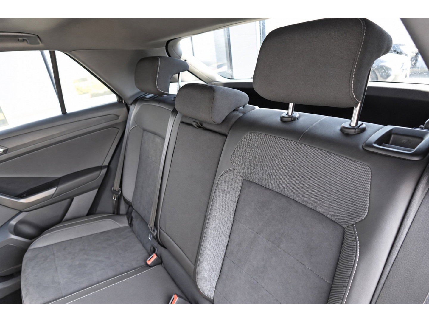 Volkswagen T-Roc 1.5 TSI R-Line PANO KEYLESS CAM